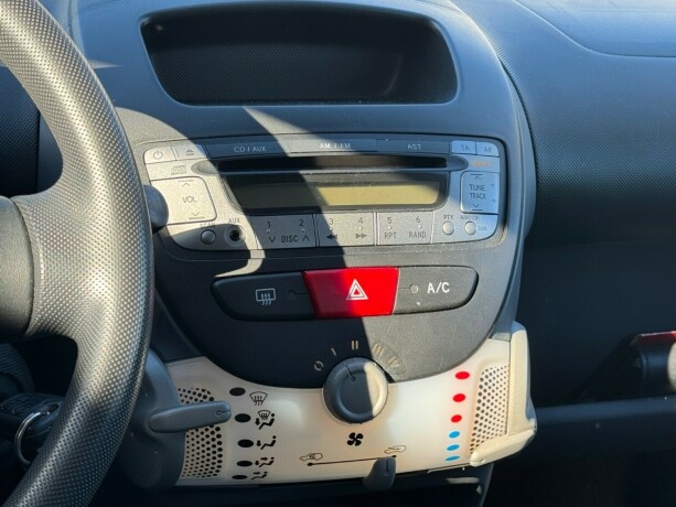 toyota-aygo-bensin-2010-big-7