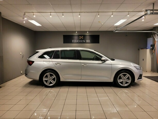 skoda-octavia-elektrisitetbensin-2021-big-3