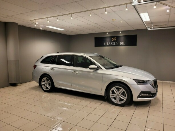 skoda-octavia-elektrisitetbensin-2021-big-2