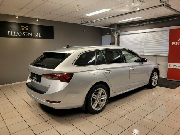 skoda-octavia-elektrisitetbensin-2021-big-4