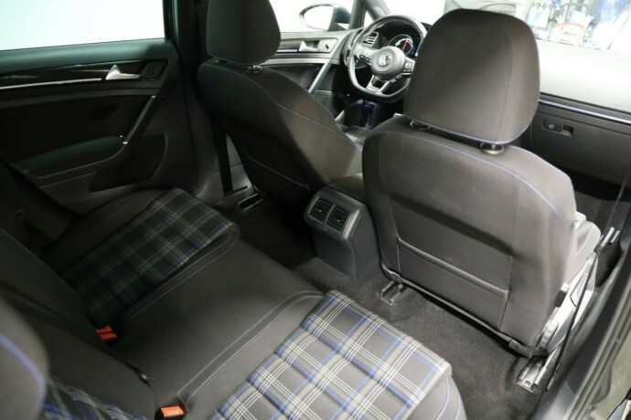 volkswagen-golf-elektrisitetbensin-2015-big-14