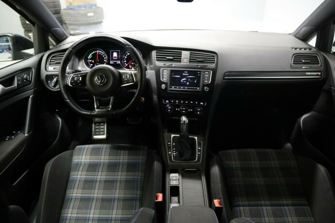 volkswagen-golf-elektrisitetbensin-2015-big-9