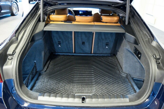 bmw-i4-m50-elektrisitet-2025-big-8