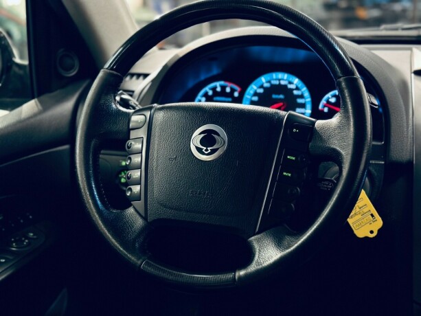 ssangyong-rexton-diesel-2011-big-20