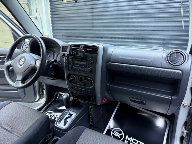 suzuki-jimny-bensin-2006-big-11