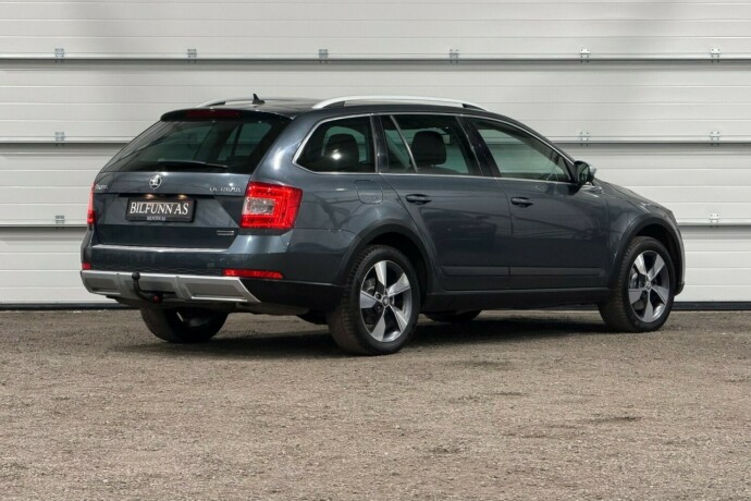 skoda-octavia-scout-bensin-2015-big-2