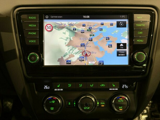 skoda-octavia-scout-bensin-2015-big-23