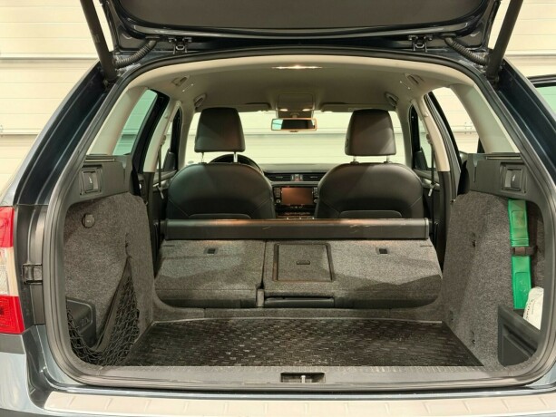 skoda-octavia-scout-bensin-2015-big-15