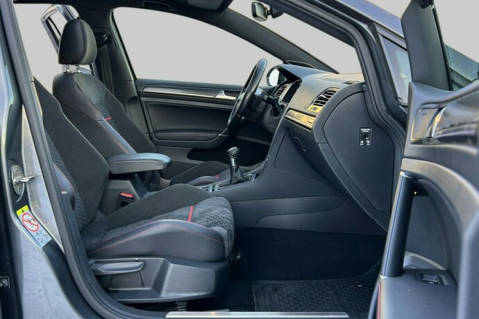 volkswagen-golf-bensin-2018-big-11