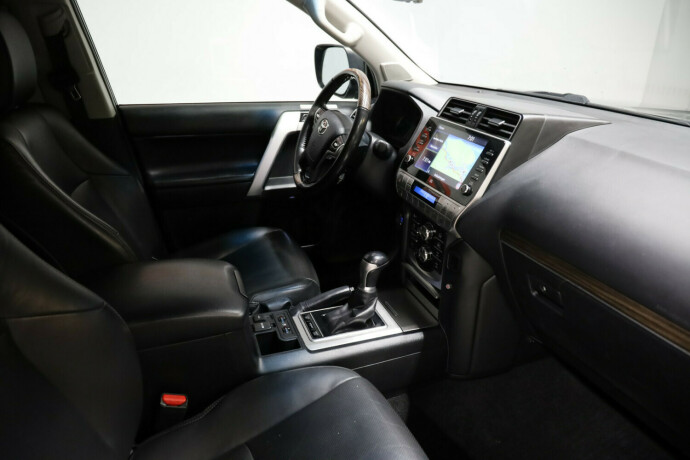 toyota-land-cruiser-diesel-2020-big-8