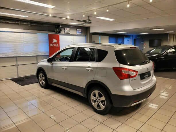 suzuki-sx4-s-cross-bensin-2015-big-7