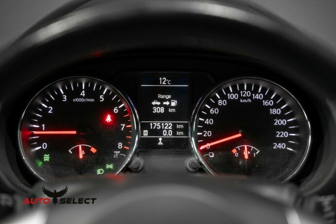 nissan-qashqai-bensin-2013-big-28