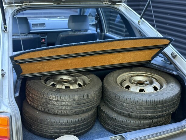 toyota-carina-bensin-1985-big-19