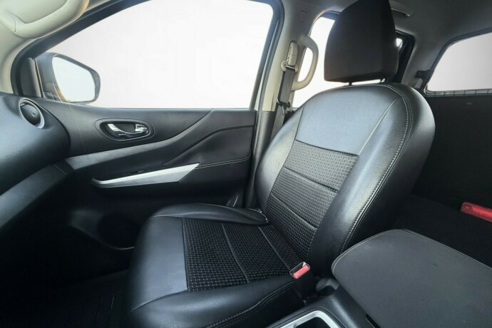 nissan-navara-diesel-2019-big-46