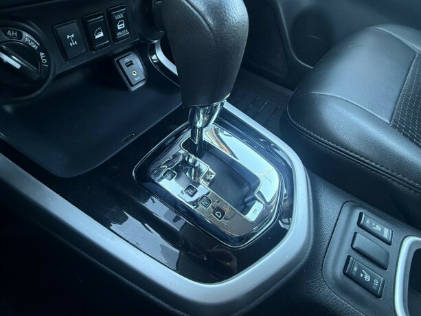 nissan-navara-diesel-2019-big-32