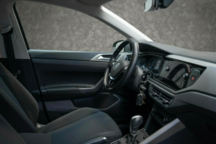 volkswagen-polo-bensin-2018-big-26