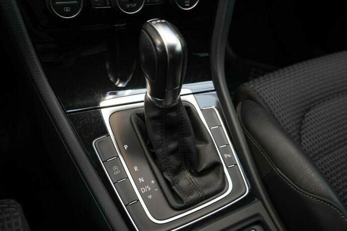 volkswagen-golf-bensin-2014-big-16