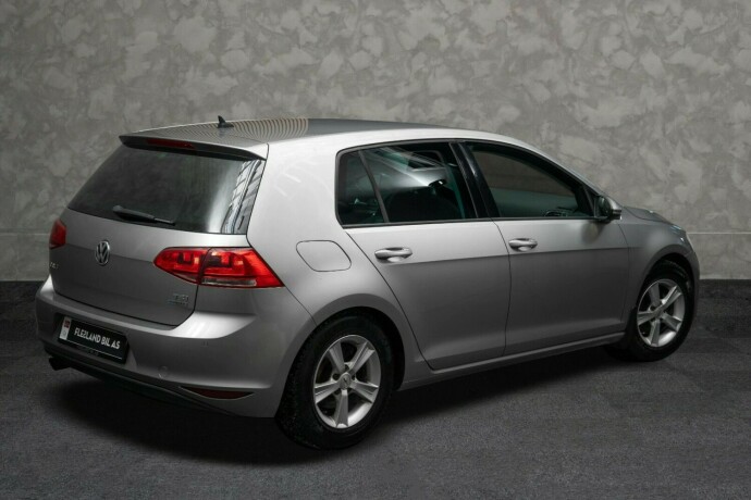 volkswagen-golf-bensin-2014-big-10