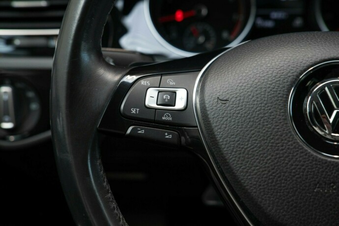 volkswagen-golf-bensin-2014-big-13