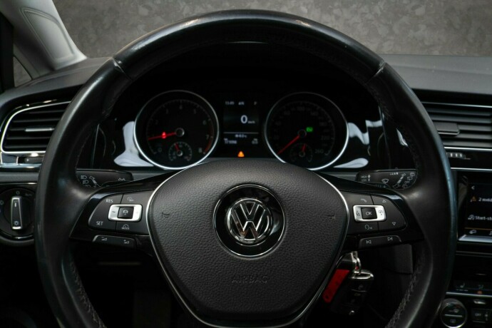 volkswagen-golf-bensin-2014-big-12