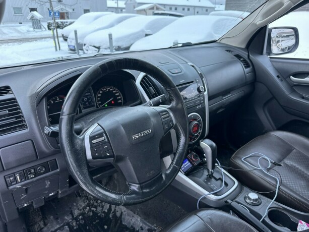 isuzu-d-max-diesel-2012-big-10