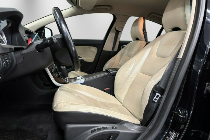 volvo-s60-diesel-2011-big-15