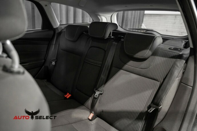 ford-focus-bensin-2012-big-15