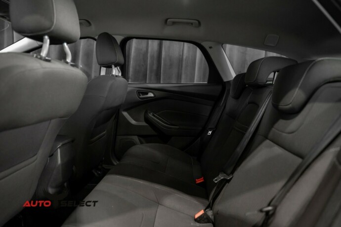 ford-focus-bensin-2012-big-14