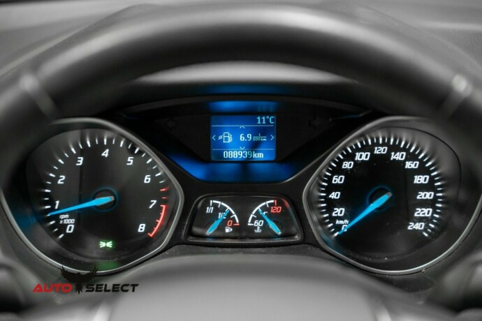 ford-focus-bensin-2012-big-27