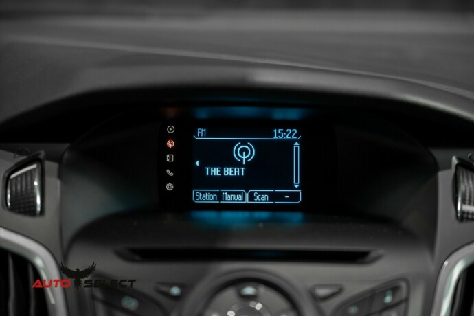 ford-focus-bensin-2012-big-34