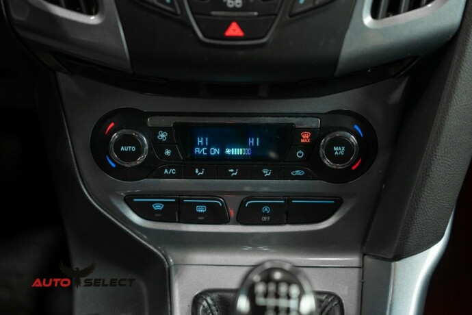 ford-focus-bensin-2012-big-31