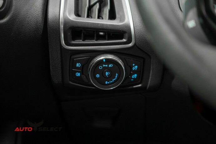 ford-focus-bensin-2012-big-24