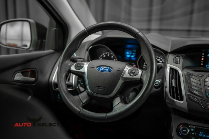 ford-focus-bensin-2012-big-22