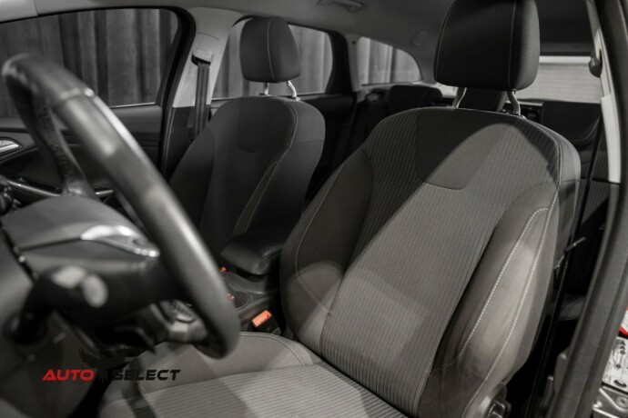 ford-focus-bensin-2012-big-21