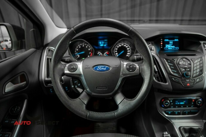 ford-focus-bensin-2012-big-23