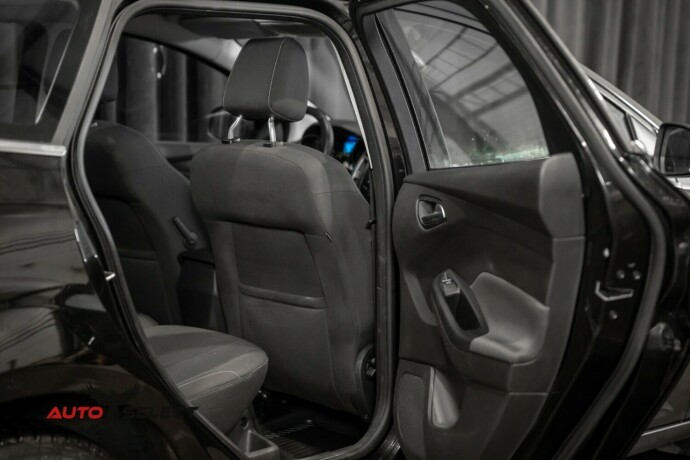 ford-focus-bensin-2012-big-11