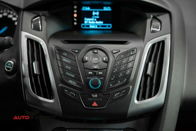 ford-focus-bensin-2012-big-30