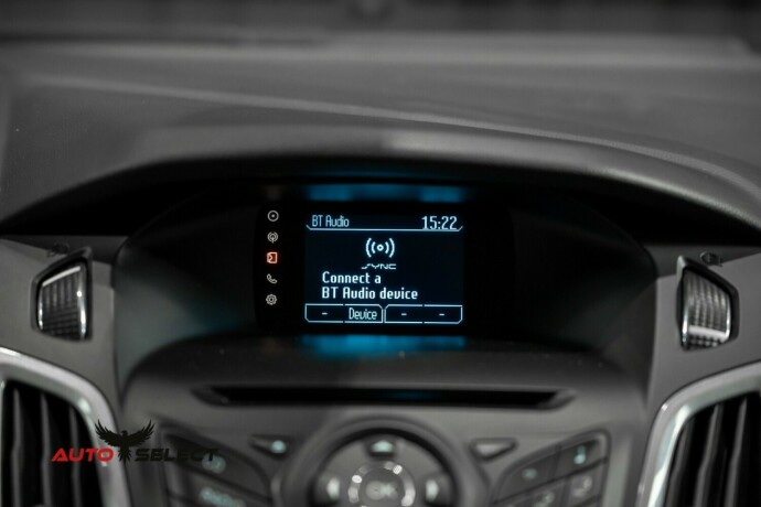 ford-focus-bensin-2012-big-33