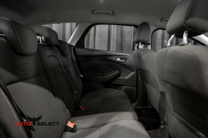 ford-focus-bensin-2012-big-12