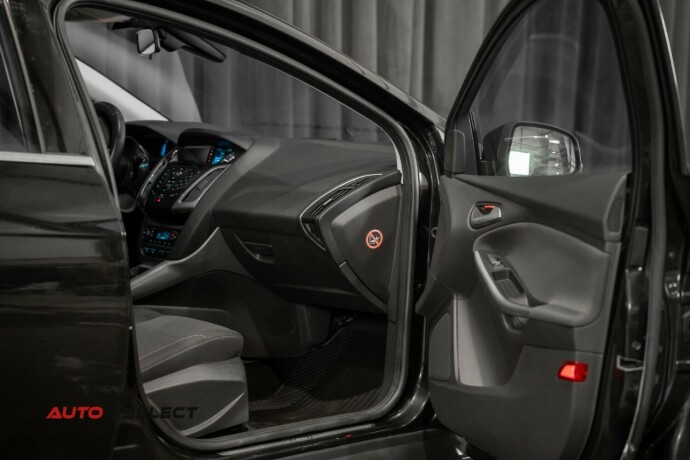 ford-focus-bensin-2012-big-16