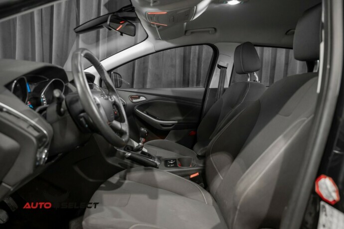 ford-focus-bensin-2012-big-20