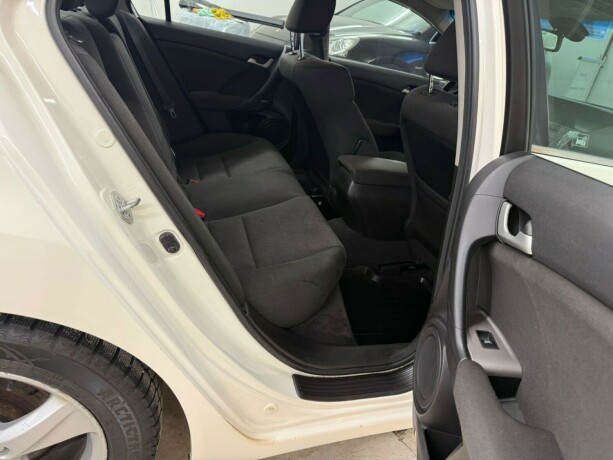 honda-accord-bensin-2010-big-22