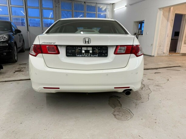 honda-accord-bensin-2010-big-4