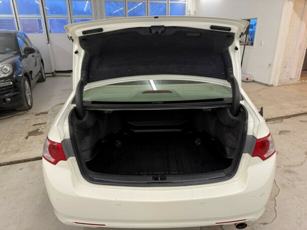 honda-accord-bensin-2010-big-18