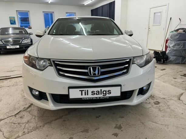 honda-accord-bensin-2010-big-0