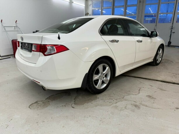 honda-accord-bensin-2010-big-5