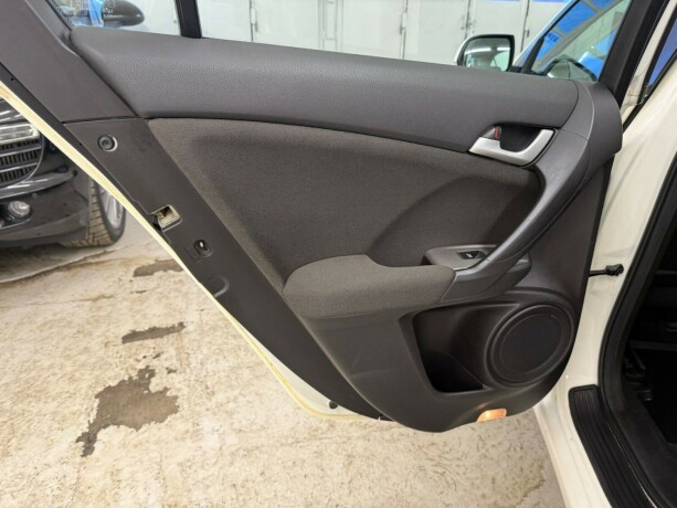 honda-accord-bensin-2010-big-19