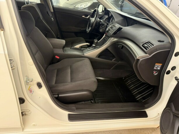 honda-accord-bensin-2010-big-15