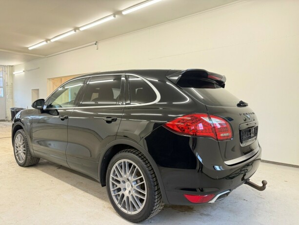 porsche-cayenne-diesel-2012-big-3