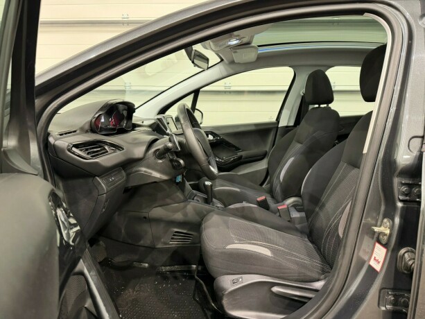 peugeot-208-bensin-2014-big-7